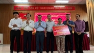 Da Nang: Pembangkit Listrik Tenaga Air Vuong mendukung pembangunan 10 rumah solidaritas.