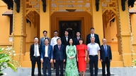 Meeting with the delegation of overseas Vietnamese participating in the 11th Central Committee of the Vietnam Fatherland Front.
