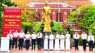 Foram concedidas 94 bolsas de estudo Nguyen Chi Thanh a estudantes que ganharam prêmios nacionais.