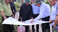 Inspecting forest and lake fire prevention and control work in Nui Cam commune.