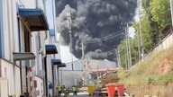 Stor brand udbryder på en fabrik i Dong Nai City.