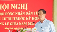 Vælgerne i distrikterne Hong Thai og Hoa Thang rejste spørgsmål vedrørende tilskud, jord og planlægning.