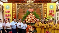Lederen af ​​Centralkomiteens afdeling for propaganda og massemobilisering, Trinh Van Quyet, besøgte og lykønskede Centralkomiteen for Vietnams Buddhistiske Forening.