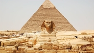 Mysteriet om, hvordan den store pyramide i Giza har stået fast i 4.600 år, er endelig blevet løst.
