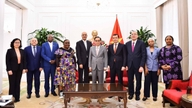 Utenriksminister Le Hoai Trung mottar gruppen av ambassadører fra afrikanske land i Vietnam.