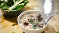 បបរ​គ្រឿង​ក្នុង​ជ្រូក​គឺជា​មុខម្ហូប​បបរ​ដ៏​ល្អ​បំផុត​មួយ​នៅ​អាស៊ី។