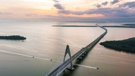 Vilket land har den längsta bron i Sydostasien?
