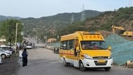 Otte mennesker er dræbt og 38 fanget i eksplosion i kulmine i Kina.