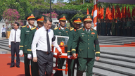 Le Premier ministre Le Minh Hung assiste à la cérémonie commémorative et d'inhumation des martyrs à Quang Tri.