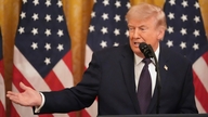 Præsident Trump siger, at fredsaftalen er ved at være afsluttet, hvilket iranske medier benægter.