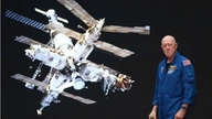 NASAn astronautti inspiroi opiskelijoita ja asiantuntijoita keskustelee biljoonan dollarin avaruustaloudesta.