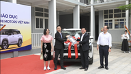 Η Mitsubishi Motors Vietnam δώρισε 15 αυτοκίνητα και διάφορα συγκροτήματα κινητήρων και κιβωτίων ταχυτήτων σε 15 πανεπιστήμια σε όλη τη χώρα.