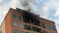 Kerrostalo syttyi tuleen Ho Chi Minh Cityssä varhain aamulla, asukkaat pakenivat.