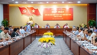 Foștii lideri provinciali oferă din toată inima sugestii pentru dezvoltarea patriei lor.