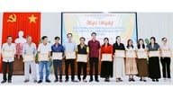 ຕາແສງວິ່ງຢ້ຽວຂໍຍ້ອງຍໍຊົມເຊີຍນັກຮຽນ, ຄູອາຈານ ແລະ ຄອບຄົວທີ່ເປັນແບບຢ່າງທີ່ດີເດັ່ນທີ່ມີຄວາມອຸທິດຕົນຕໍ່ການຮຽນຮູ້.