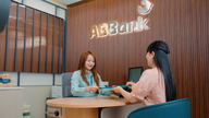 ABBank는 고객 경험을 최적화하기 위해 전 지점에 걸쳐 스탠딩 카운터 모델을 적용하고 있습니다.