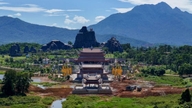 Das vietnamesische Kultur- und Tourismusdorf der ethnischen Gruppen vor der Übergabe an die Verwaltung von Hanoi.