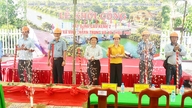 Byggeriet af Kanal 2-broen, der forbinder de to kommuner Vinh Thanh Trung og Chau Phu, er begyndt.