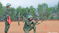 24. infanteriregiment (10. division, 34. korps): Træning i mod og skydefærdigheder med STV-380-riflen.