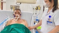 Equipes de resgate salvam homem de 69 anos em estado crítico após afogamento.