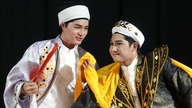 Le Nguyen Dat bringer eksperimentel cải lương (vietnamesisk traditionel opera) inspireret af formørkelsen til Kina.