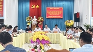 Monitoring the implementation of policies regarding ethnic minority cadres, civil servants, and public employees in Chau Phong commune.