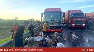 Autobus pasażerski, w którym znajdowały się 33 osoby, zapalił się na autostradzie Ham Nghi - Vung Ang.