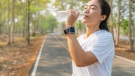 Extreme Hitze – wie sollte man Wasser trinken, um gesund zu bleiben?