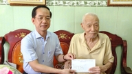 ທ່ານ ໂຮ່ແທງຖູຍ ຮອງເລຂາຄະນະພັກແຂວງ ຢ້ຽມຢາມ ແລະ ມອບຂອງຂວັນໃຫ້ແກ່ ວິລະຊົນກຳລັງປະກອບອາວຸດປະຊາຊົນ ລີຫືວຈີ