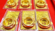 Harga cincin emas turun 1 juta VND per tael, sementara harga emas SJC tetap stabil di 147 juta VND.