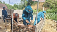 Lao Cai har påbegyndt byggeriet af 109 ud af 157 huse til børn af modstandskæmpere, der blev udsat for kemiske giftstoffer.