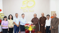 Ho Chi Minh Cityn johtajat vierailevat ja onnittelevat laitoksia Buddhan syntymäpäiväjuhlan yhteydessä.