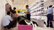 Quản lý thị trường Hà Nội phát hiện gần 1400 sản phẩm giả mạo thương hiệu nổi tiếng