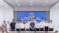 A delegação do Hospital Bach Mai visitou e trabalhou com a Universidade Industrial de Hanói, compartilhando experiências na construção de um modelo de governança digital.