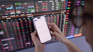 Meskipun hampir 400 saham mengalami kenaikan, VN-Index gagal mempertahankan momentum positifnya.