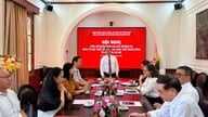 সুরকার দো হং কুয়ান ভিয়েতনাম সাহিত্য ও শিল্পী সমিতি ইউনিয়নের পার্টি কমিটির সচিব পদে অধিষ্ঠিত আছেন।