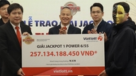 Na noite de hoje, 26 de maio, a Vietlott confirmou que um cliente ganhou o prêmio principal de mais de 83 bilhões de VND.
