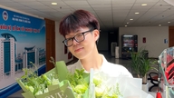 Cet étudiant est le major de promotion de l'Université nationale d'économie et son relevé de notes est composé uniquement de A.