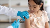 Dívky ve věku od 9 do 15 let mají přednost v bezplatném očkování proti HPV.