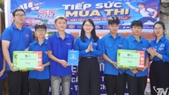 Líderes da União da Juventude da Província de Thai Nguyen incentivam jovens voluntários a 'apoiar o período de exames'.