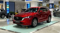 Mazda CX-5 รุ่นใหม่ล่าสุดมีราคาประหยัดกว่าเดิมแล้ว โดยมีราคาจำหน่ายในเวียดนามเพียง 699 ล้านดองเวียดนาม