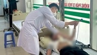 A male delivery driver suffered heatstroke, lost control of his vehicle, and was involved in a traffic accident while delivering goods at midday.