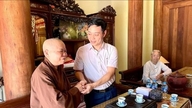 Lãnh đạo phường Phú Thượng thăm, chúc mừng các cơ sở Phật giáo nhân dịp Đại lễ Phật đản