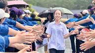 Lao Cai: Calon akan menamatkan hari pertama peperiksaan kemasukan gred 10; peperiksaan Bahasa Asing dianggap sederhana sukar.