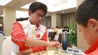ການປະເຊີນໜ້າກັບ Lai Ly Huynh, ແຊ້ມໝາກຮຸກຈີນ ໄດ້ສ້າງຄວາມກັງວົນໃນບັນດາແຟນໆ.