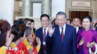 Generalsekretær og præsident To Lam mødes med det vietnamesiske samfund i Udon Thani.