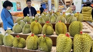 Dank niedrigerer Preise können chinesische Verbraucher Durian genießen.