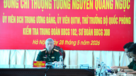 Generalul Nguyen Quang Ngoc lucrează cu unitățile pe probleme de logistică.
