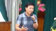 El artista de renombre Quoc Tuan cuenta que solía llevar café vietnamita y durian como obsequios a profesores y compañeros artistas internacionales, y que todos los elogiaron mucho.