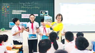 Transformar el inglés en un entorno comunicativo dentro del ámbito escolar.